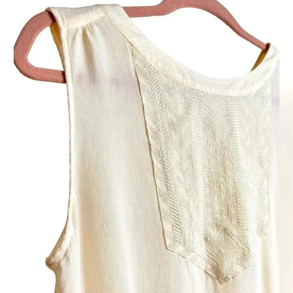 GAP sleeveless blouse,  cream, Medium, Embroidery, feminine, Office, Layering - Picture 5 of 7